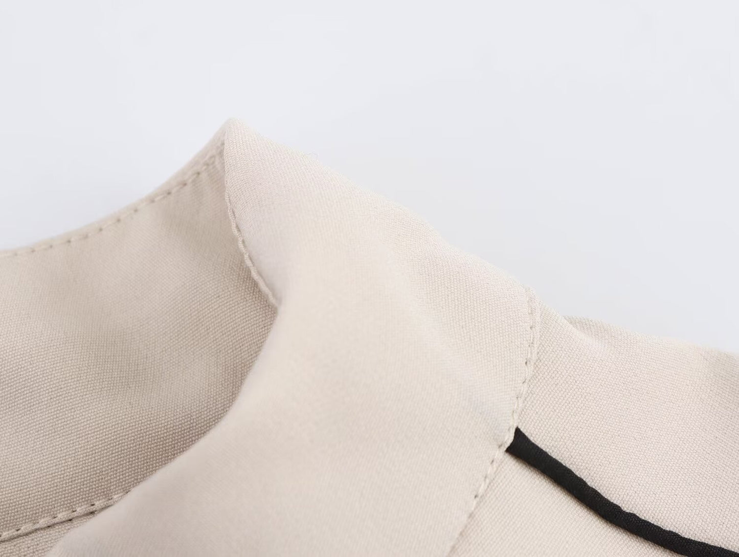 Zweiteiliges Track Suit Set – Beige mit Kontrastlinien