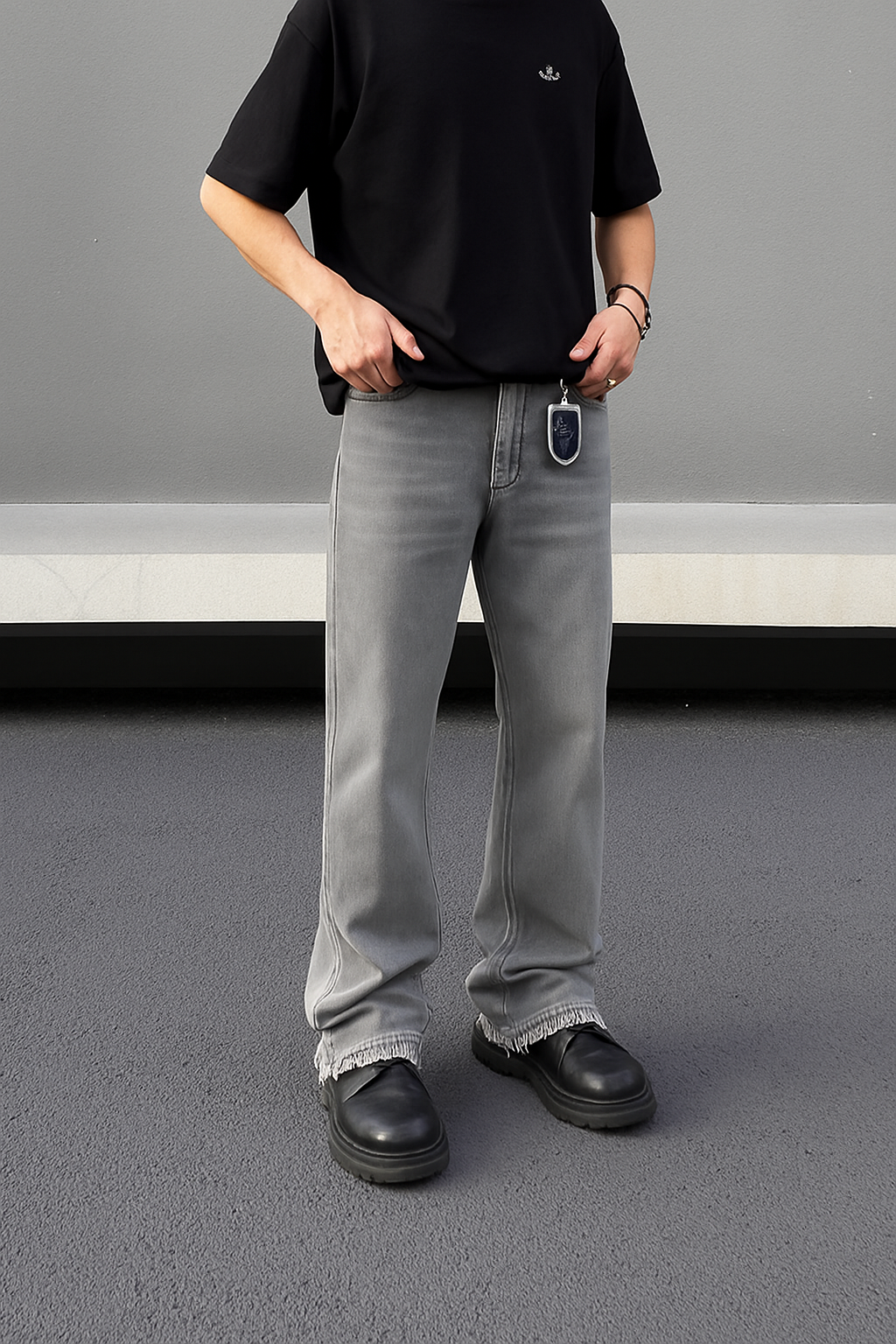Graue Flared Jeans