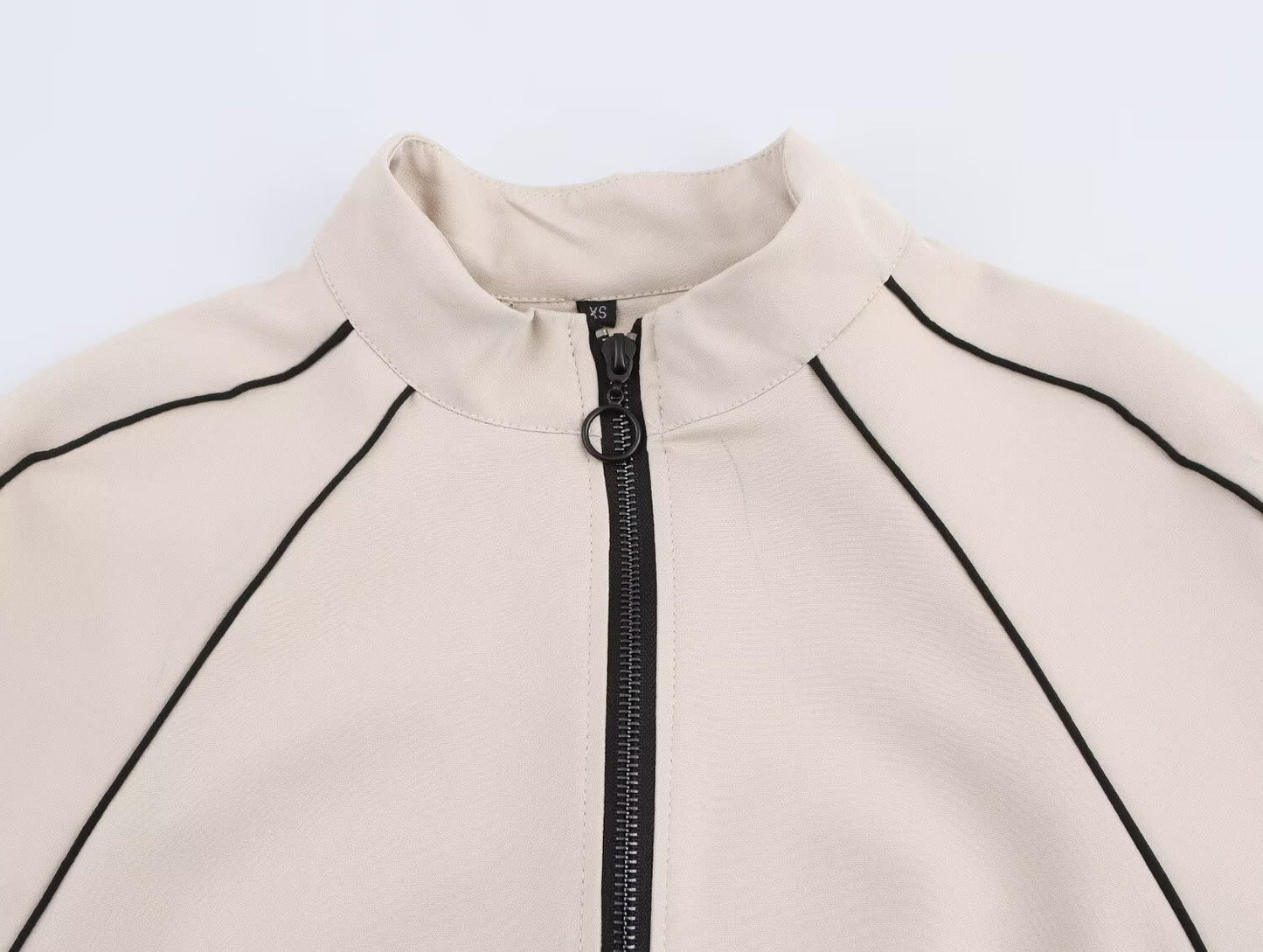 Zweiteiliges Track Suit Set – Beige mit Kontrastlinien