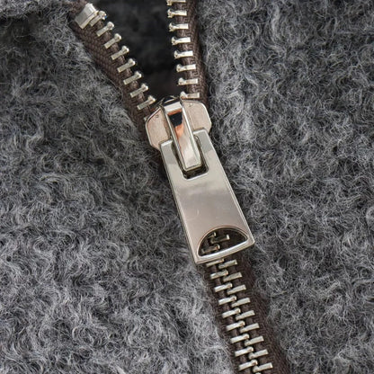 Graue Wolljacke im Utility-Style mit Taschen